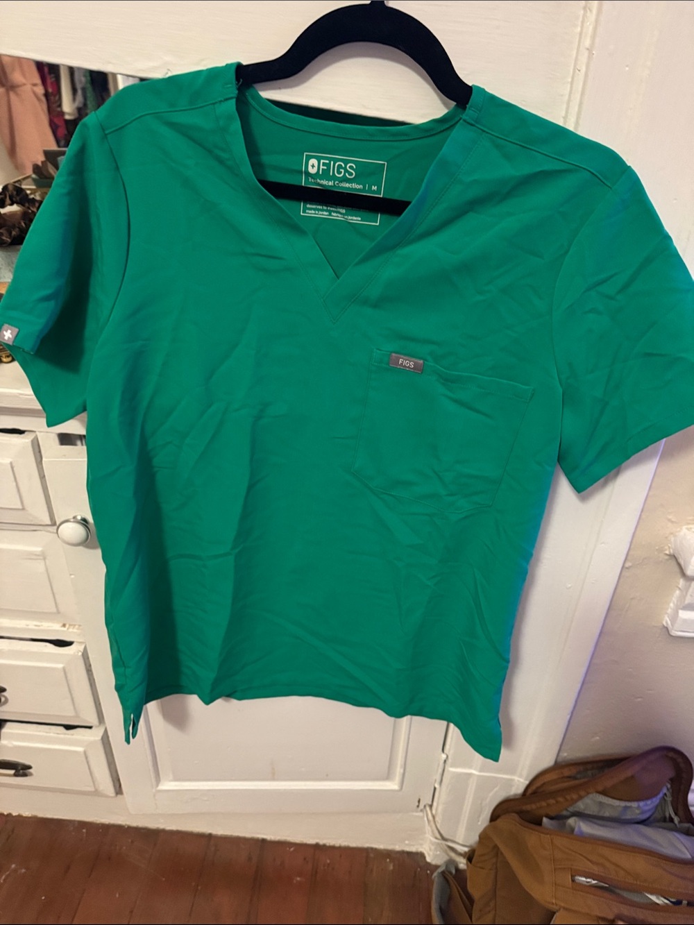 FIGS women’s Medium V-Neck Evergreen Scrub Top & FIGS XL yola pants